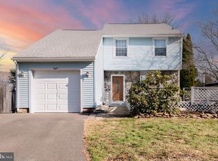 8 Crabapple Ct, Blackwood, NJ 08012