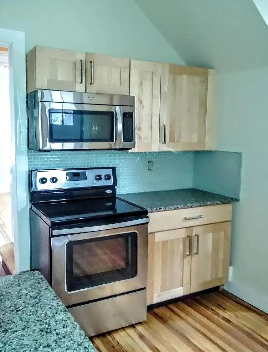 5 bed, 2.5 bath, 2300 sqft, $3,825 — Photo 3