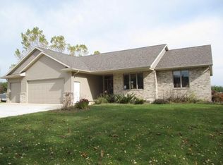 735 Westview St, Cleveland, WI 53015