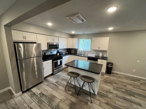124 Buckley St SE #1