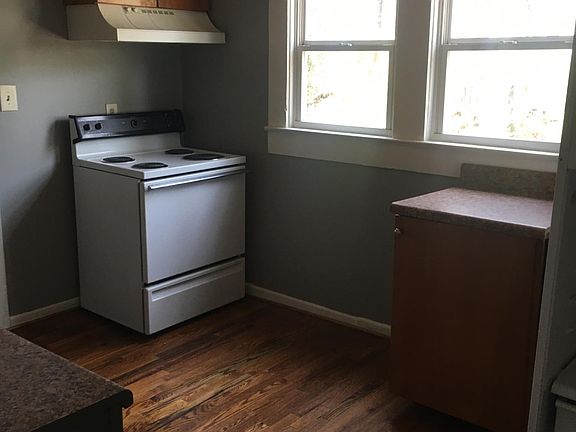 4th image of 154 Mackey Ave