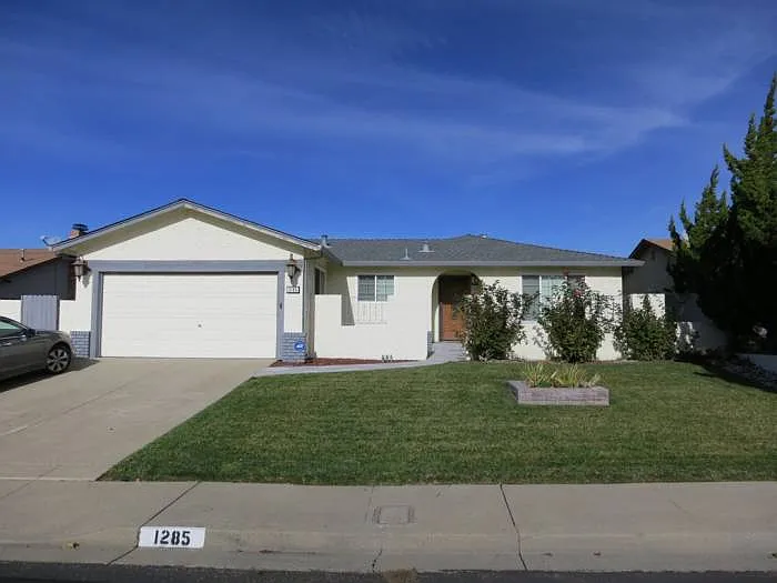 1285 Gloria Dr photo 1