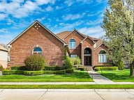 19910 Westchester Dr Clinton Township Mi 48038 Mls 50035215 Zillow