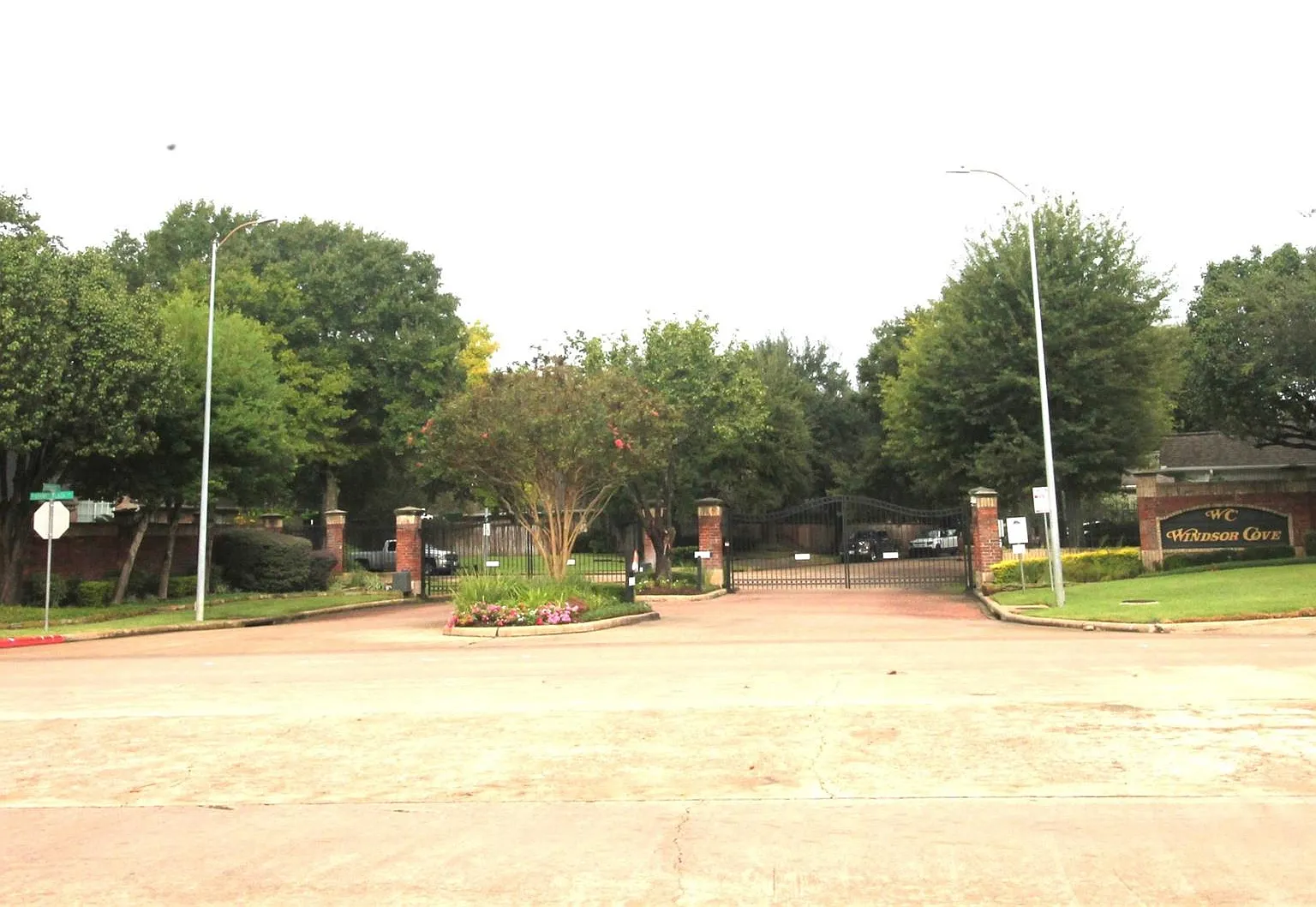 3 bed, 2.0 bath, 1983 sqft, $2,600 — Photo 1