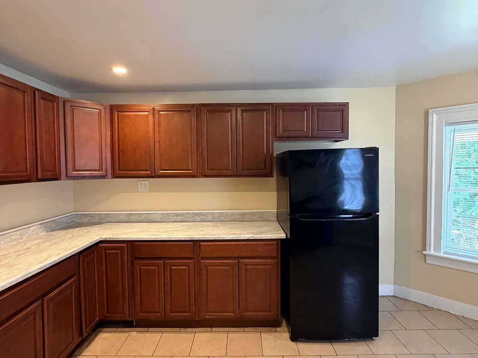 5 bed, $2,300 — Photo 3