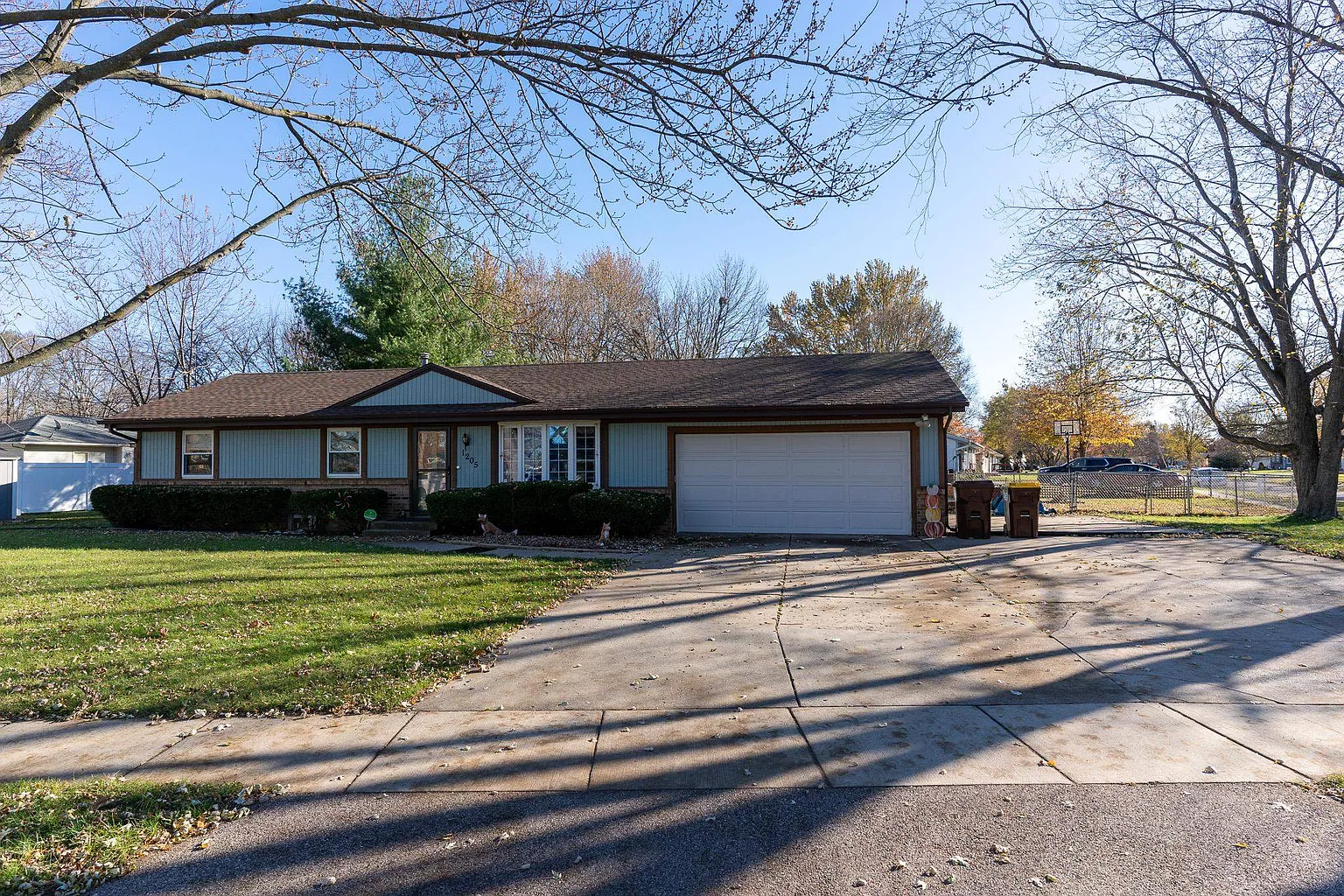 1205 Heron Dr photo 1