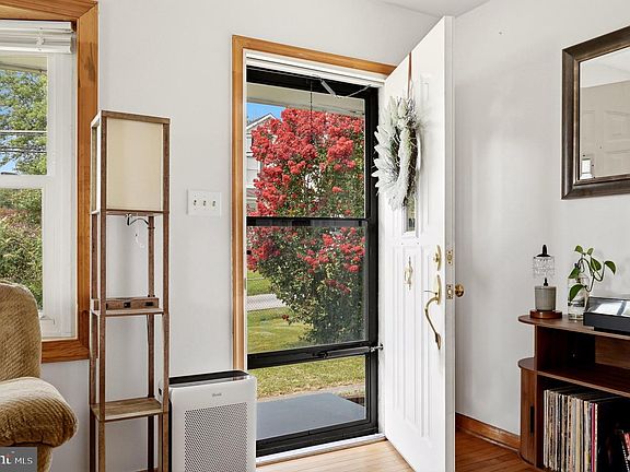3rd image of 242 Polk St