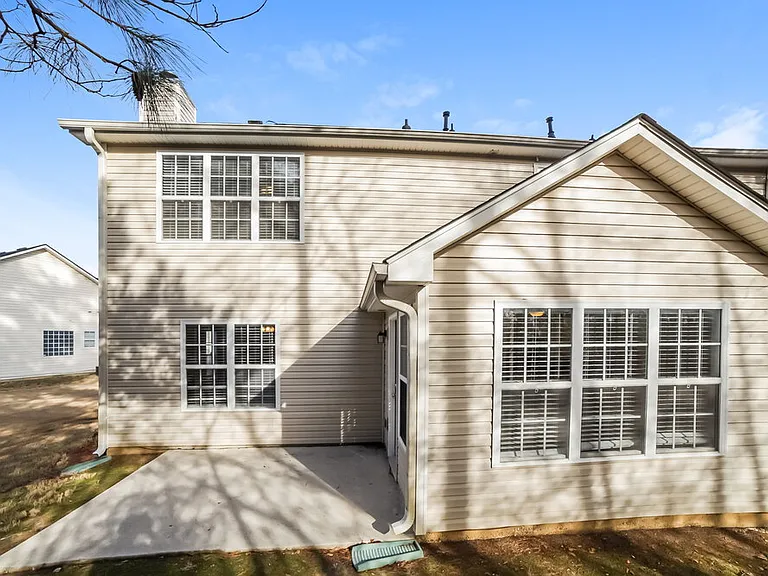 91 Christopher Dr — Photo 17