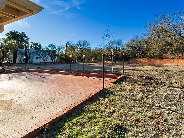 1714 W Meadow Hills Dr — Photo 45
