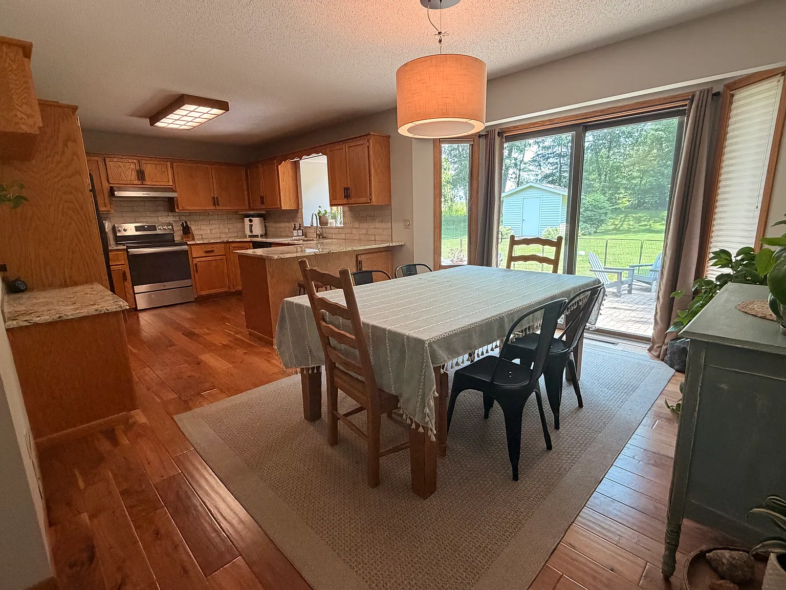 4 bed, 2176 sqft, $2,600 — Photo 2