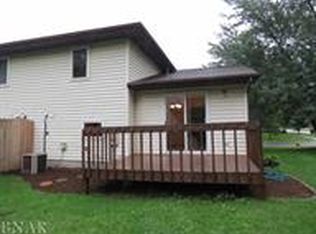 2410 Arrowhead Dr, Bloomington, IL