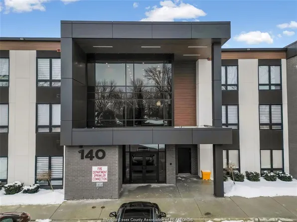 140 Main St E #105, Kingsville, ON N9Y 1A6