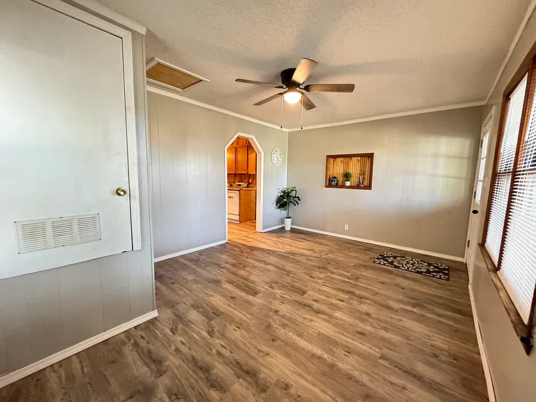 1240 E Walnut St — Photo 9