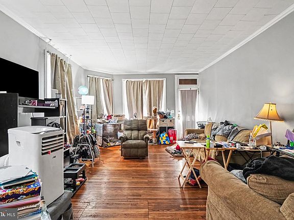 2nd image of 461 Market St