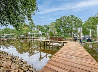 835 Falls Creek Dr, Chesapeake, VA 23322