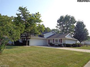 8399 Oxford Dr, Strongsville, OH 44149