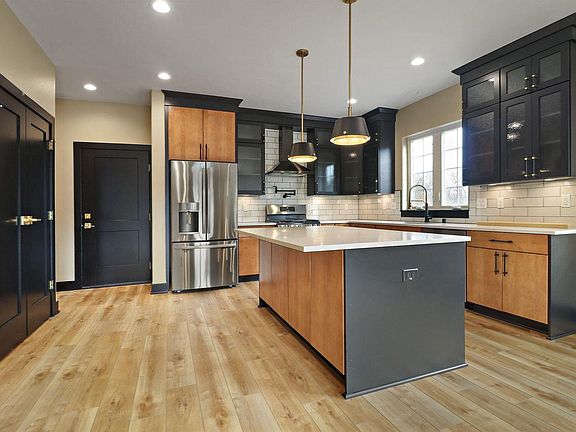 3rd image of 4751 98th STREET