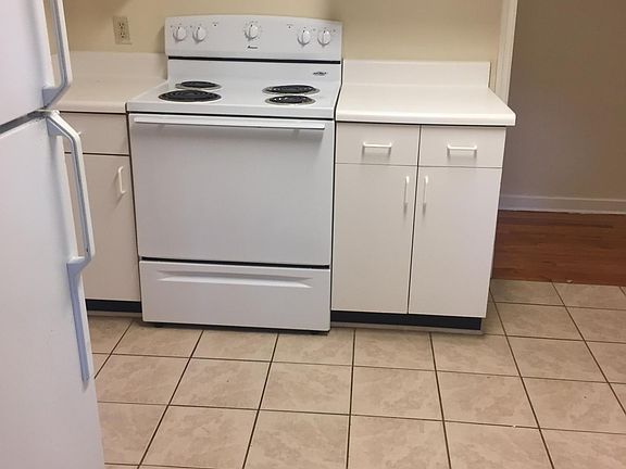 5th image of 614 Collins Dr