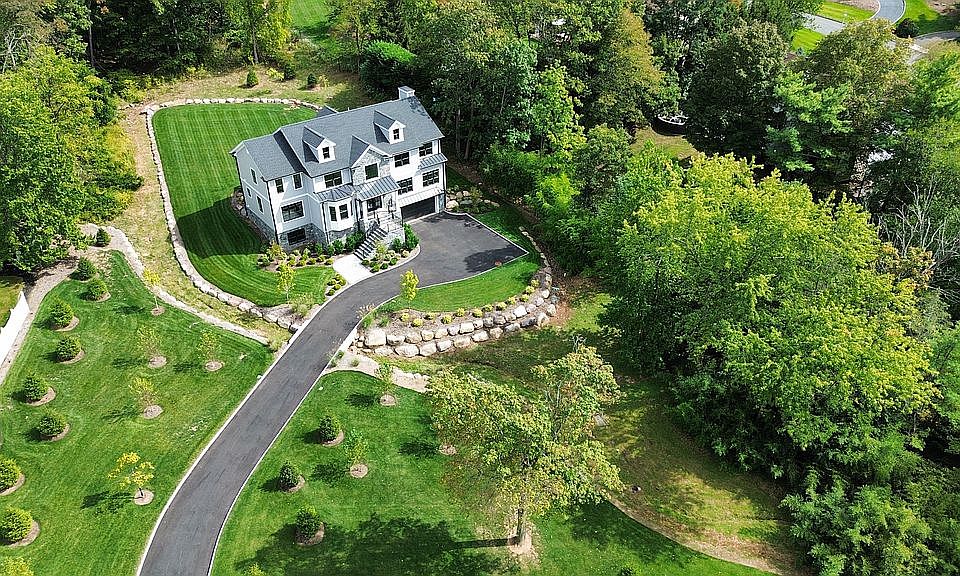 1st image of 354 Beaufort Ave