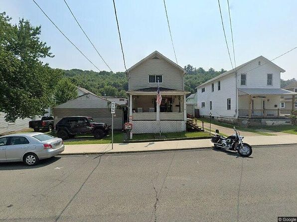 93 E Main St