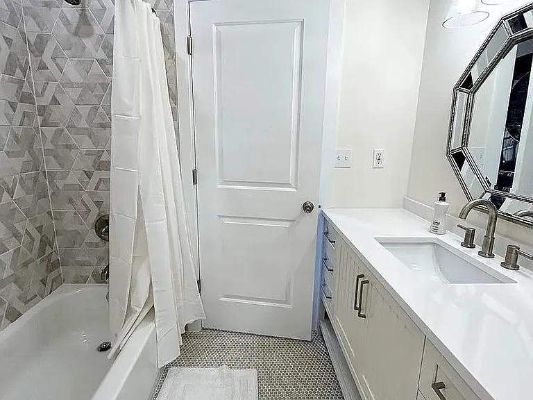 919 SW 6th Ave — Photo 16