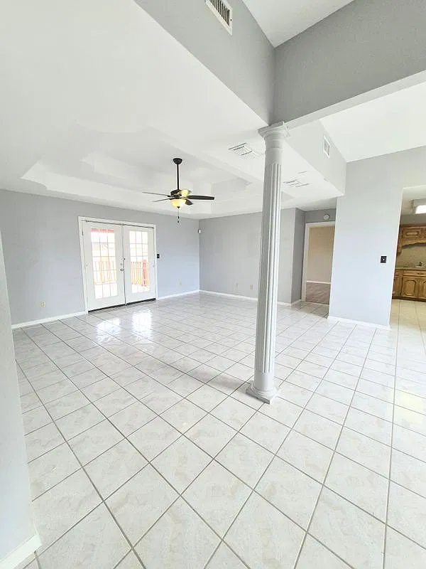 3 bed, 2.0 bath, 1261 sqft, $1,800 — Photo 3