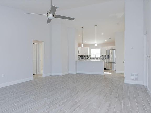 4th image of 1108 S Holly Ave