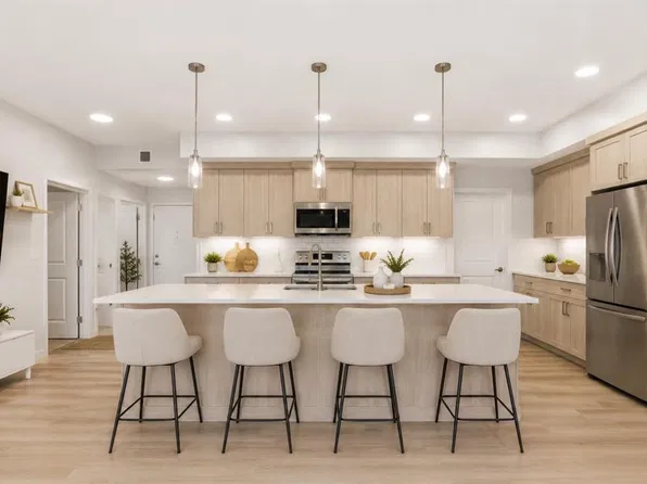 33 N Carringham Gate NW #3417, Calgary, AB T3P 2H6