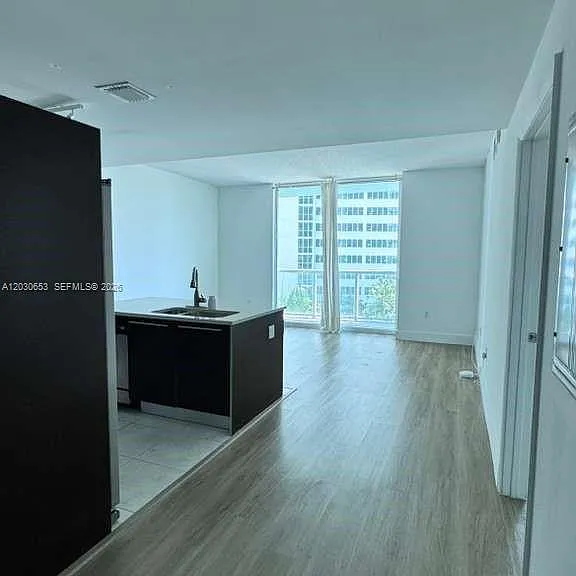 1900 N Bayshore Dr #1407 — Photo 2