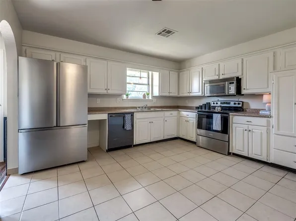 222 Shadybrook Pl, Midwest City, OK 73110