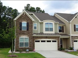 10101 Lynnberry Pl, Raleigh, NC 27617