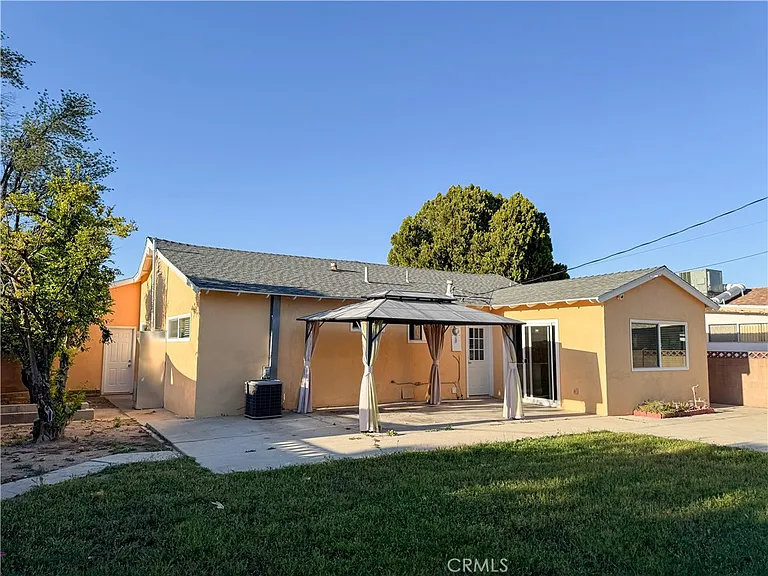 22908 Lull St — Photo 15