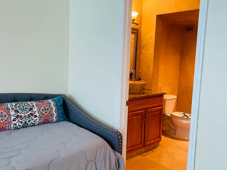 1237 Hillsboro Mile #302 — Photo 36