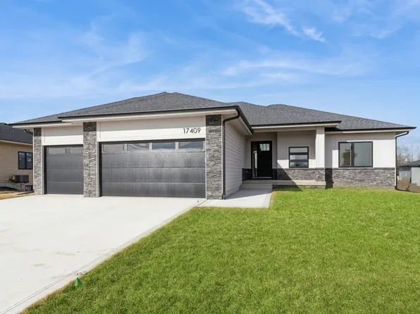 17409 N Valley Dr, Urbandale, IA 50323