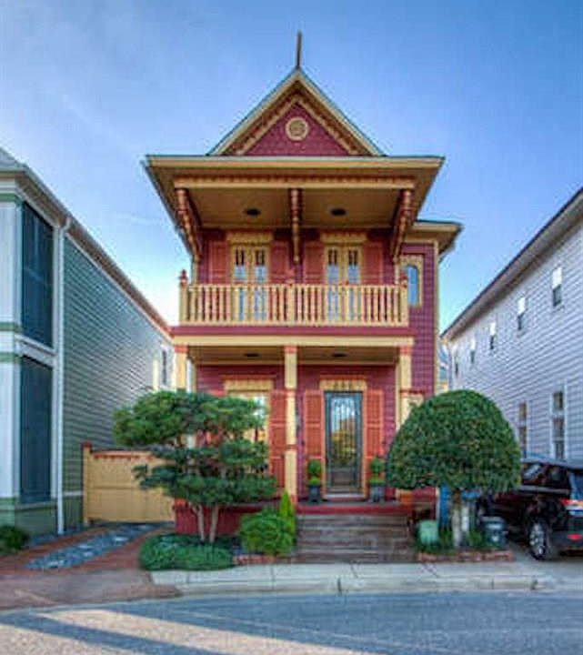1st image of 542 Santos St