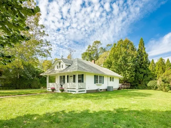 https://photos.zillowstatic.com/fp/d4690f6e5ac52607b6f5c25734a881da-p_e.webp