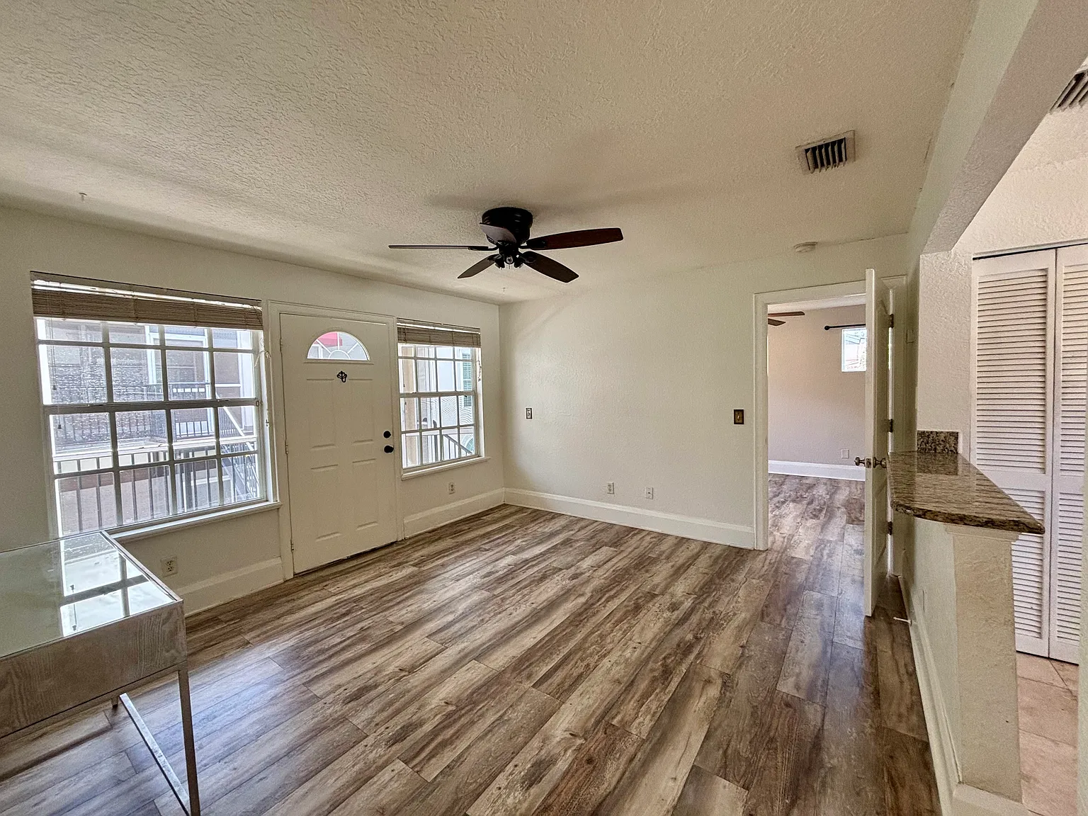 2 bed, 755 sqft, $2,300 — Photo 4