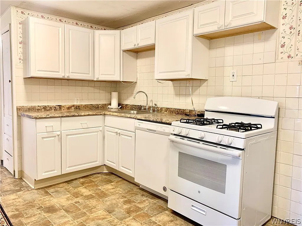 Building Photo - 657 Englewood Ave #2
