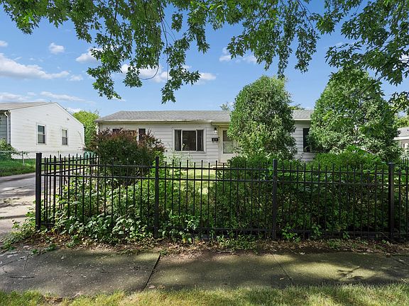3rd image of 307 Edinburgh Dr