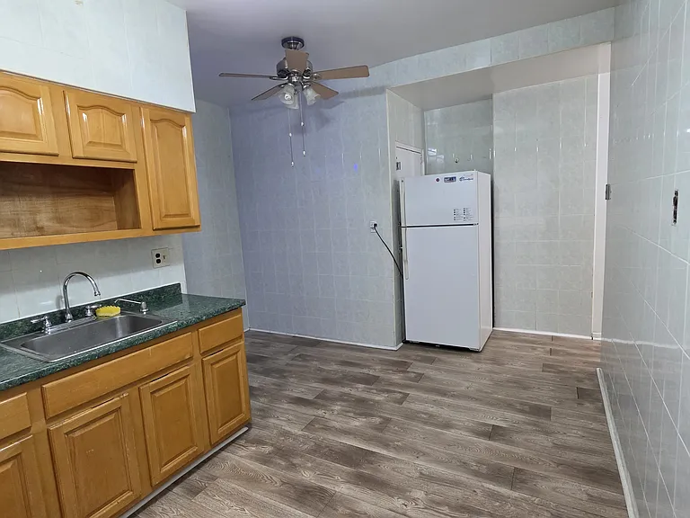 1931 W 11th St #1RR — Photo 11