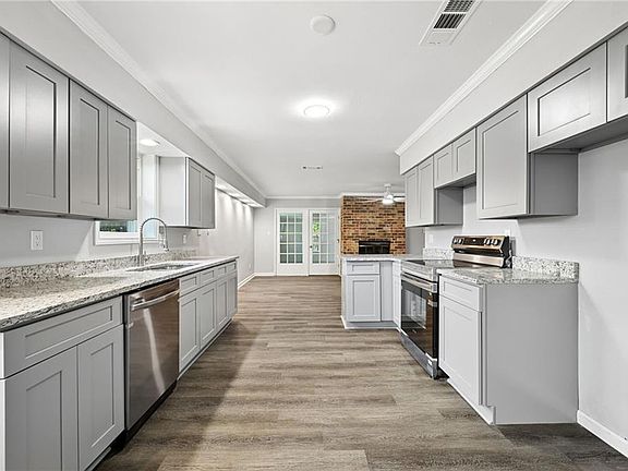 3rd image of 125 E Forest Dr