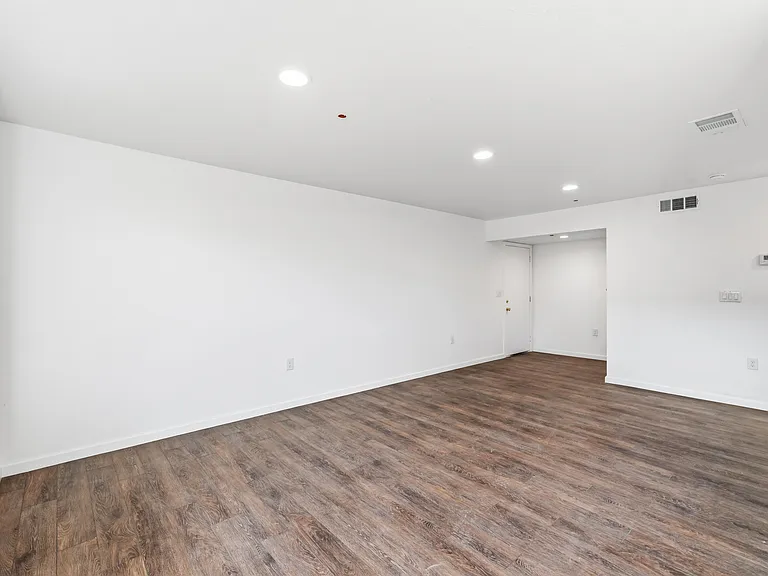 Oakbrook Apartments — Photo 31