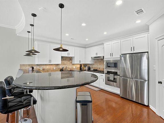 3rd image of 5939 Kiam St #F