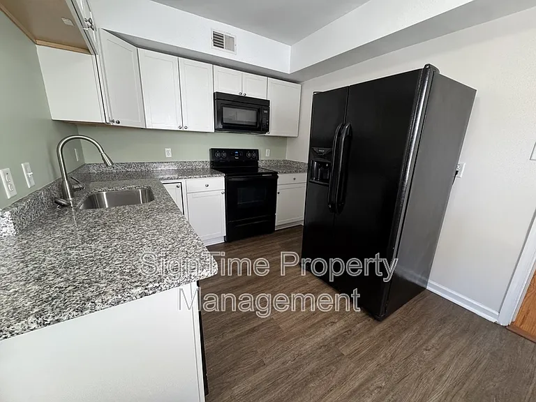28-30 E Franklin St #28-3 — Photo 8