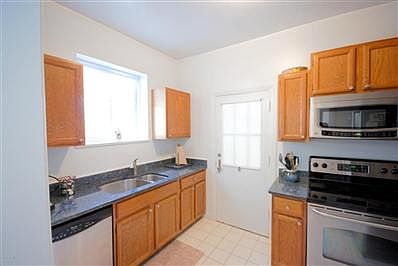 4th image of 3225 Saint Johns Ave APT E