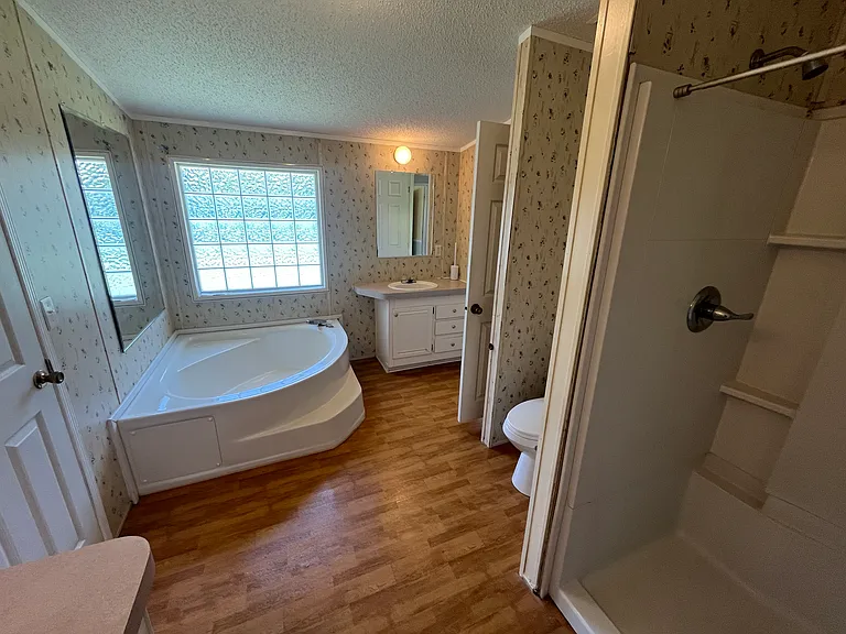 539 Valleybrook Ln — Photo 3