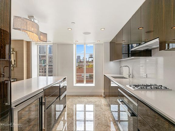 4th image of 140 E 63rd St APT 15C