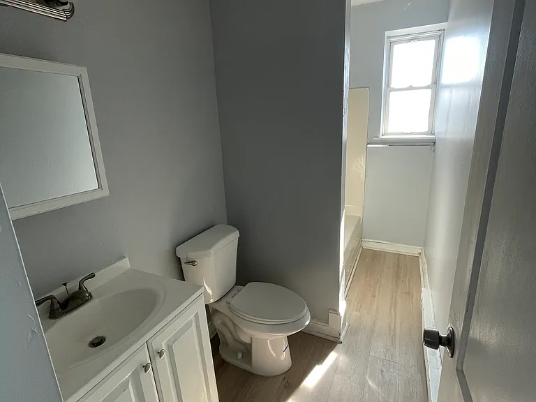 273 S Leonard St #6 — Photo 4
