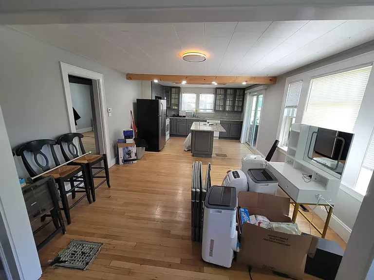 32 Western Ave — Photo 3