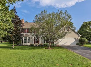 15 Stonefield Pl, Honeoye Falls, NY